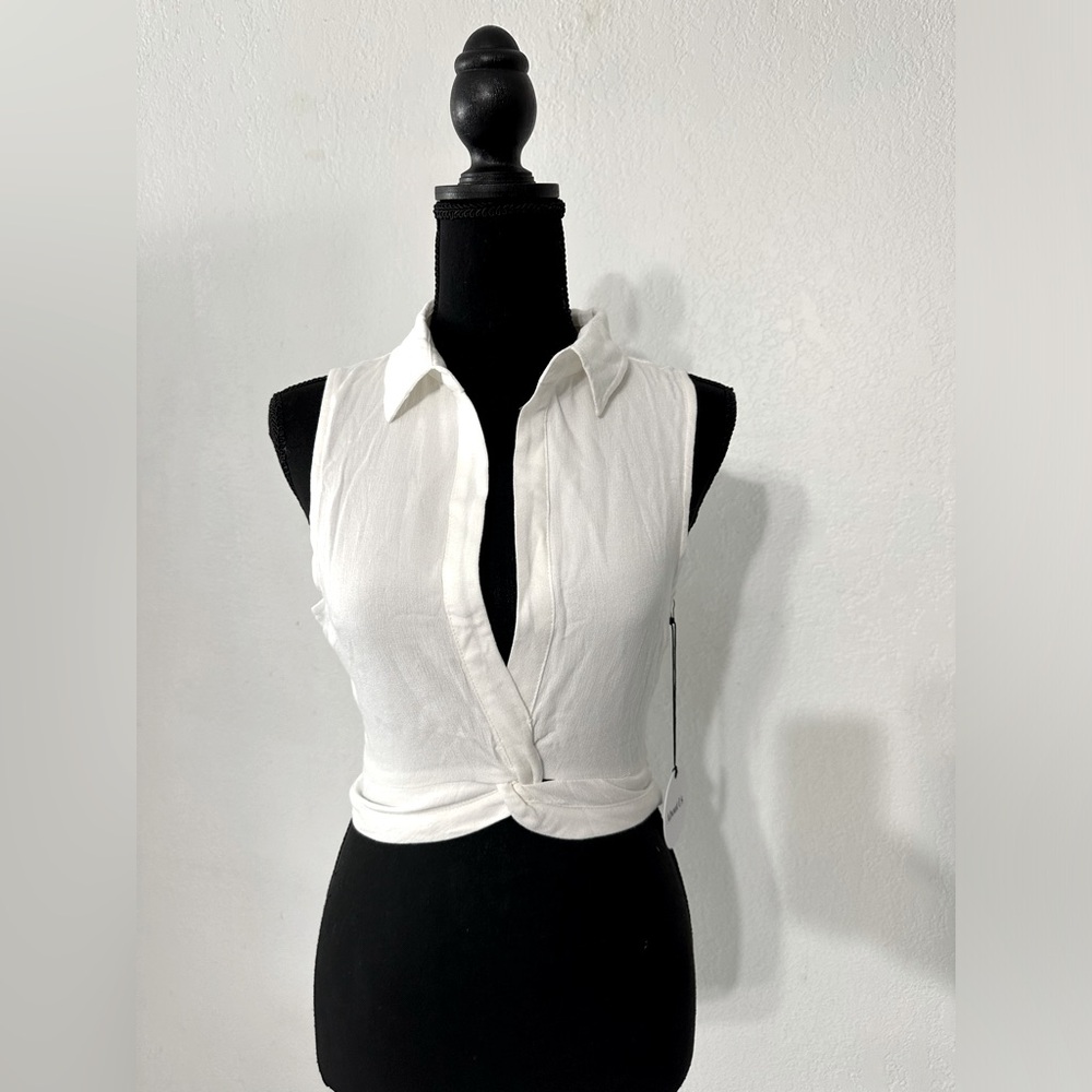 NWT ABOUT US Crop Top in white